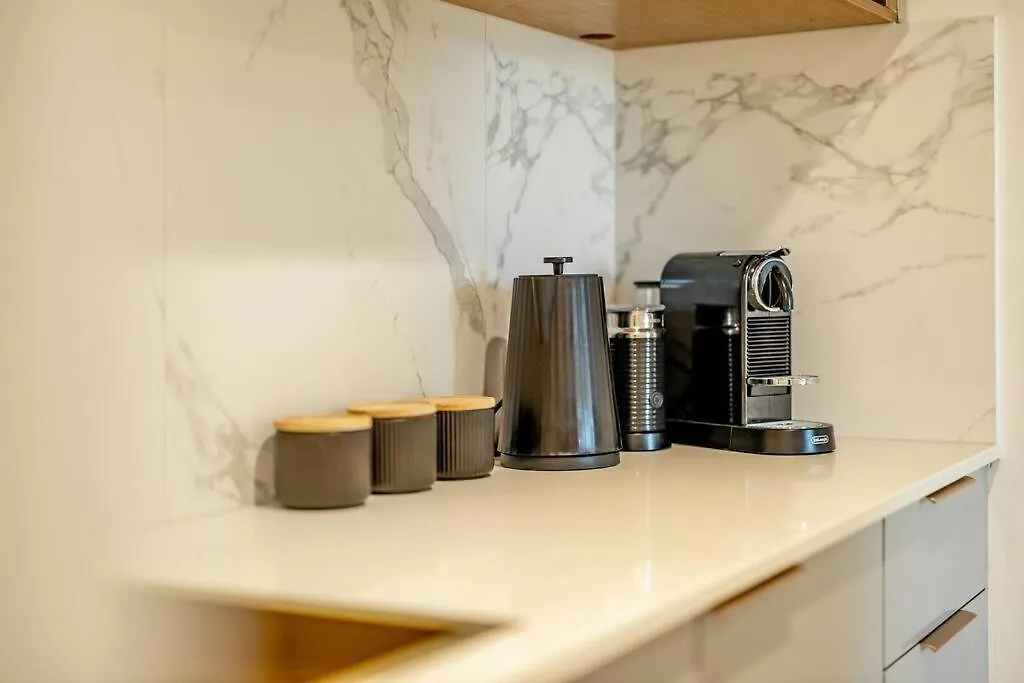 Stylish Cairns Studio Apartment Esplanade/Hospital